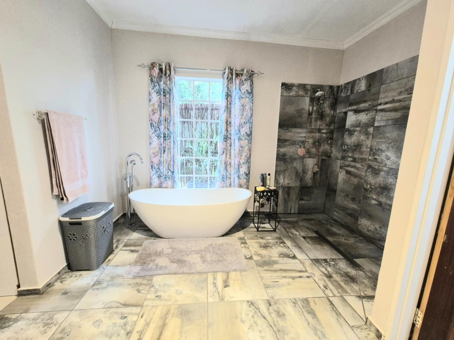 5 Bedroom Property for Sale in Roodewal Free State